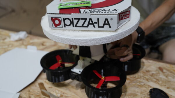 「ピザ&コーラ配送ドローン」の製作の裏側